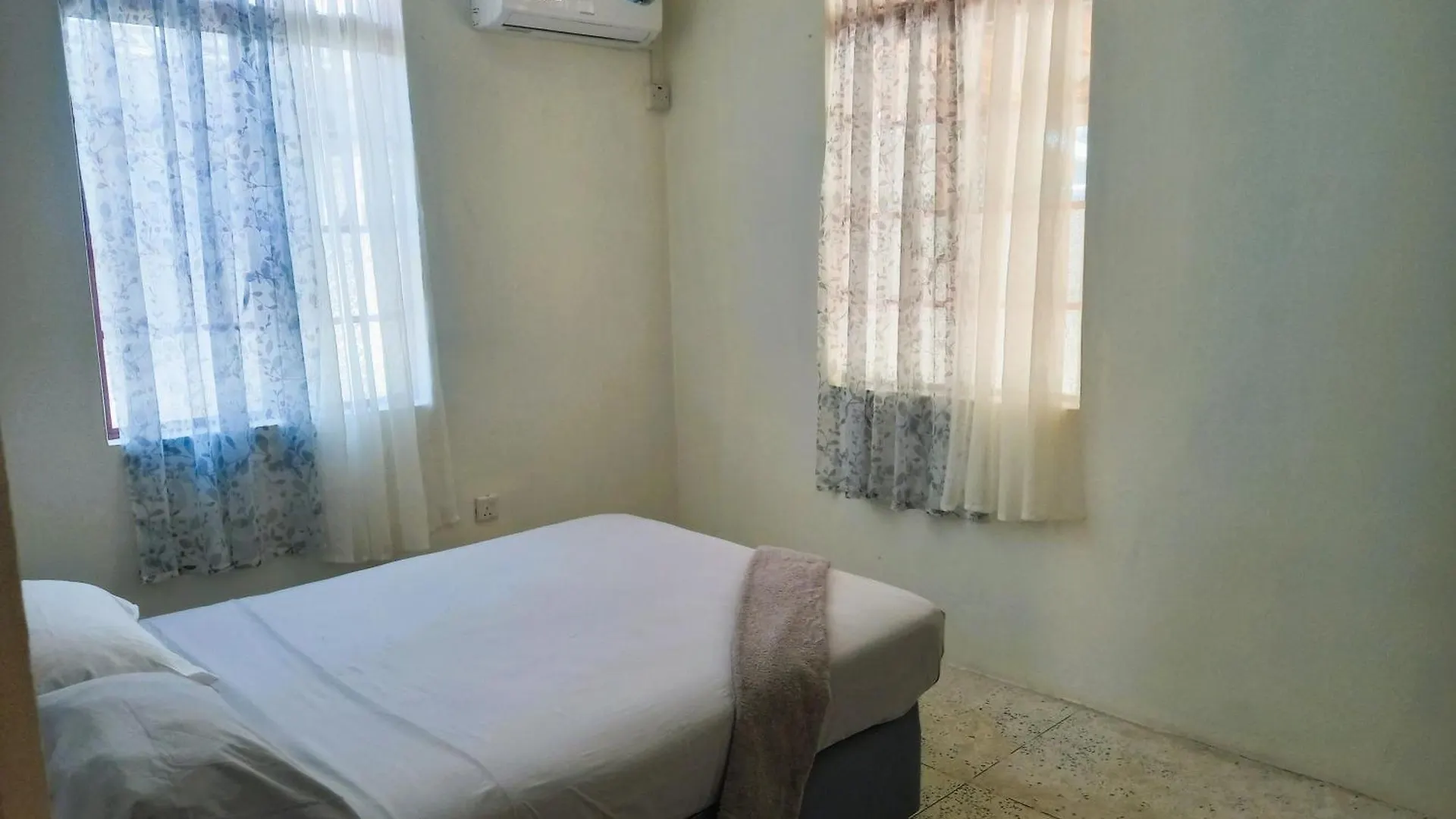 Dado'S Place - 2 Bedroom House With Ac And Verandah Calibishie 0*,  Dominica